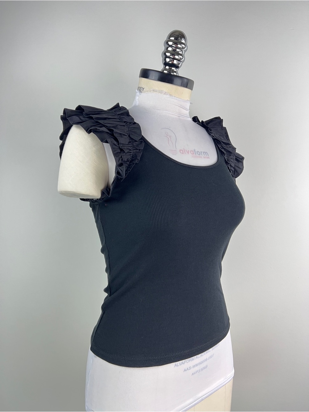 💚 3643. Black Ruffled Sleeve Ribbed Tank Top - Picture 2 of 7